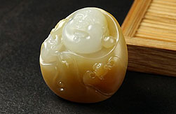 盘玩和田玉成品要净手？