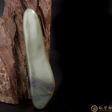 新疆和田玉沙枣青籽玉    原石 258克
