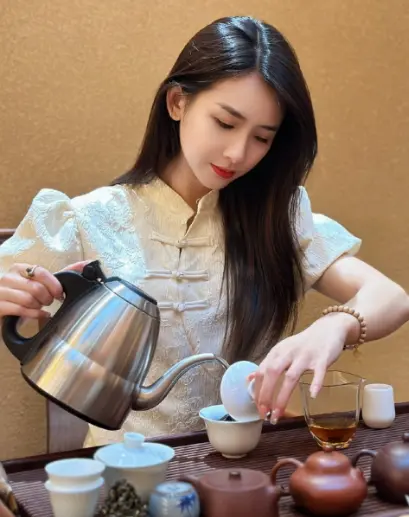 上海浦东美术馆-东方明珠打卡窗-临展推荐：这个神仙机位再不去就亏大了！